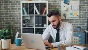 4 Signs That You Need An Accountant/Bookkeeper for Your Small Business